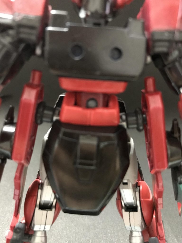 工夫点。実はこの素体のウイングは弟にもらったのですが、腰を折ってしまったためいらないということでした。そこでボールデンアームズを使い新たに関節を作ったところ