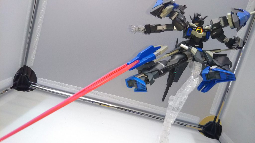 極大ビーム刃を展開したキック。割とこれがやりたくて脚部にドッズキャノン基部を増設しました。