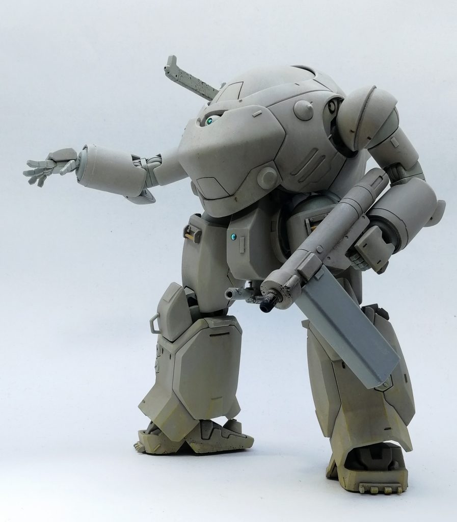 手持ち砲は12.7mm重機関砲。対装甲には衝撃力も足りず牽制にも役に立たないが
主任務であるテクニカル相手の蹂躙には十分というイメージ。
リーオーマシンガンをベースにしてます。