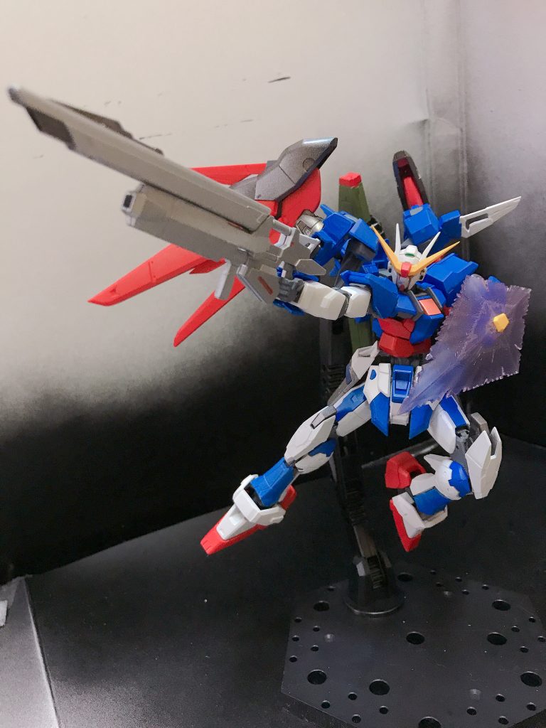 高出力複合型ビームライフル:イデアル
高威力のビームと低威力だが連射可能なビームを打ち分けることのできる手持ち武器。同時発射によって威力を高めることもできる。
また、手甲からは原型機と同様にビームシールドを展開可能。ビームブーメランもドライブユニットに装備されており、こちらも使用可能。