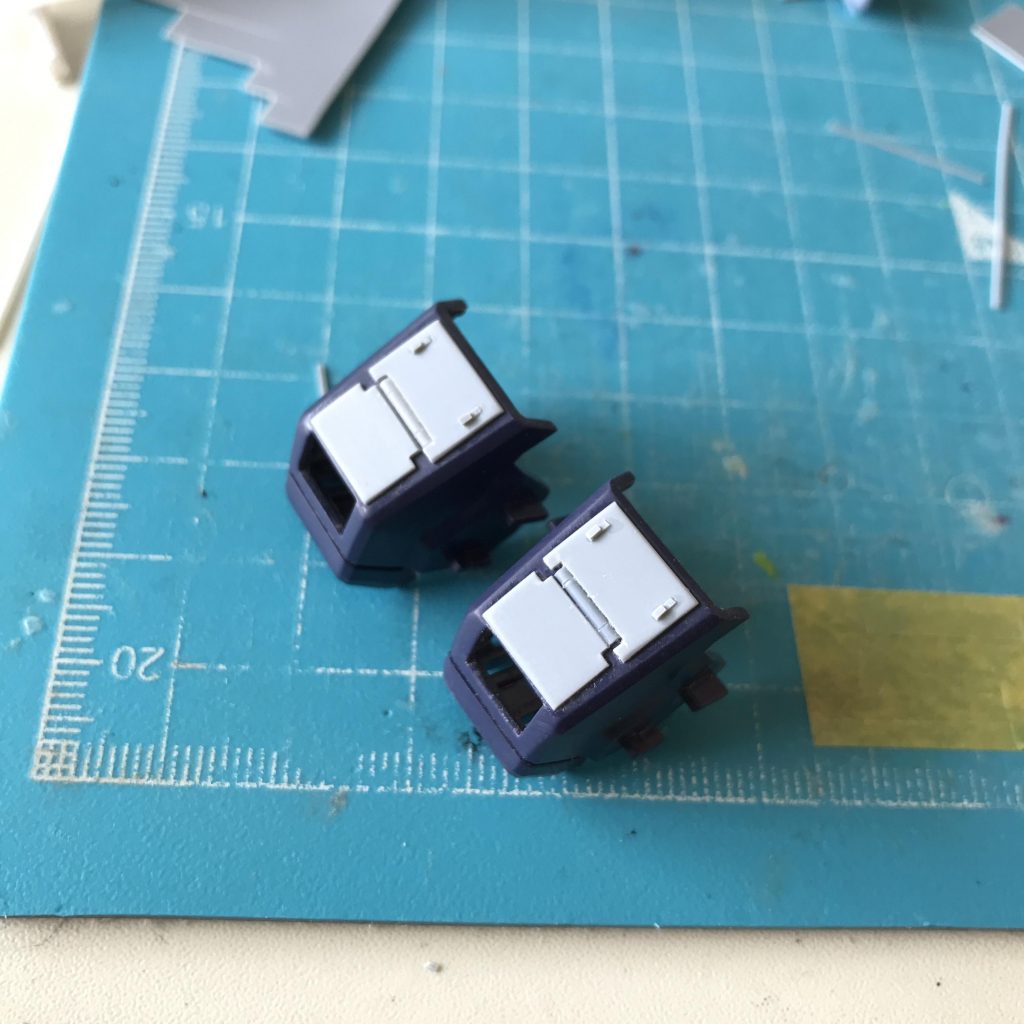 肩へのディテール追加