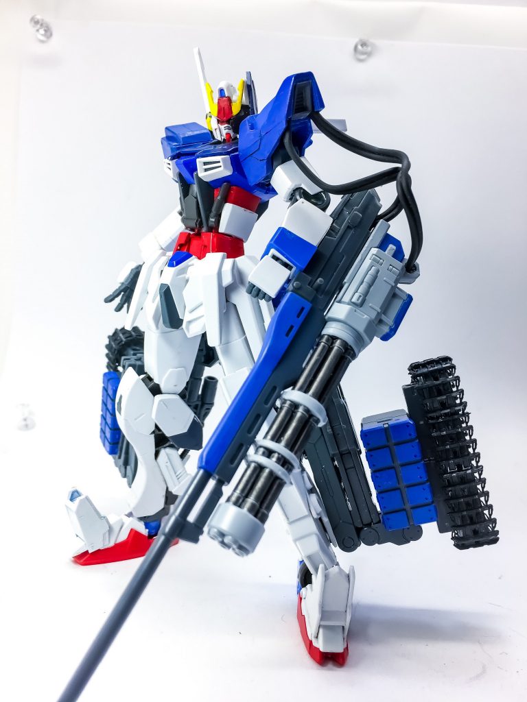 ## EXA:Tユニット
機体下部のリアスカート、脚部に装備されるEXA:LW用の武装兼補助ユニット!
履帯により地上性能は抜群に向上しており、機体の射撃武装を一斉射してもふらつかない!