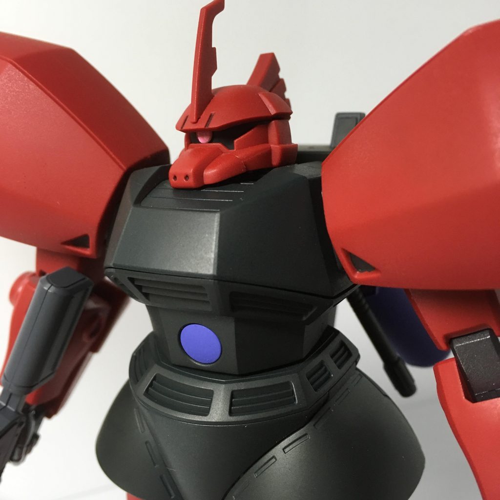 モノアイはHアイズ入れてます。ボディはNATOブラックです。