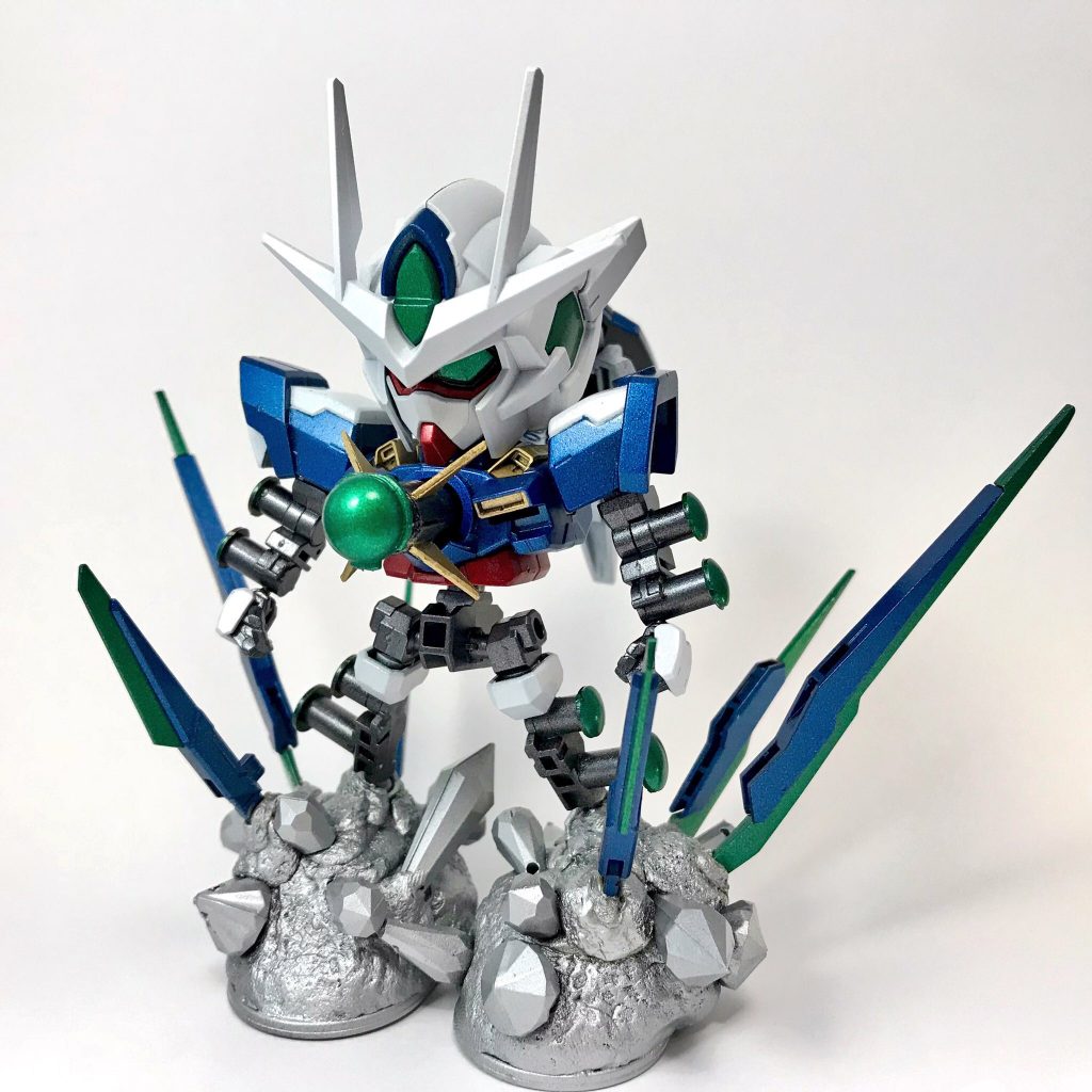 劇場版00を見ていて、CSフレームを使ったらクアンタのフレームを再現できないかな？という疑問からスタートしました。もちろんそのままではダメだったので、固定モデルでの作製でした。