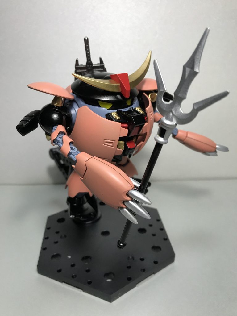 モモカプルをベースに、BB戦士の頑駄無真悪参のパーツを取り付けました。