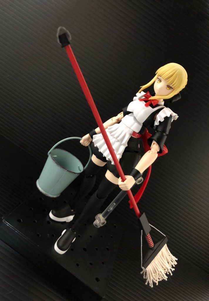 <バケツ> 100均でたまたま見つけたミニバケツです。 装備するとメイド感が増し増しになります。 〜製作途中画像〜