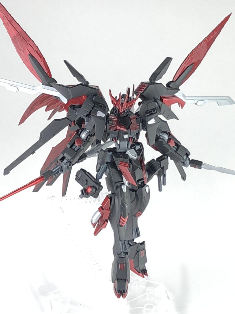 高機動モード。フリューゲルメッサーに追加装備されているエピオンのビームソードをウイングとして使用し、高速で動き相手を切り裂くことが可能です。