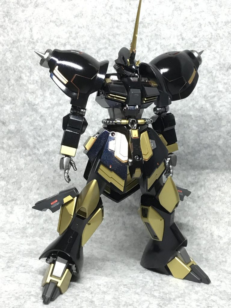 軽装状態。
腹部メガ粒子はエネルギーの関係上、撃てても2、3発。