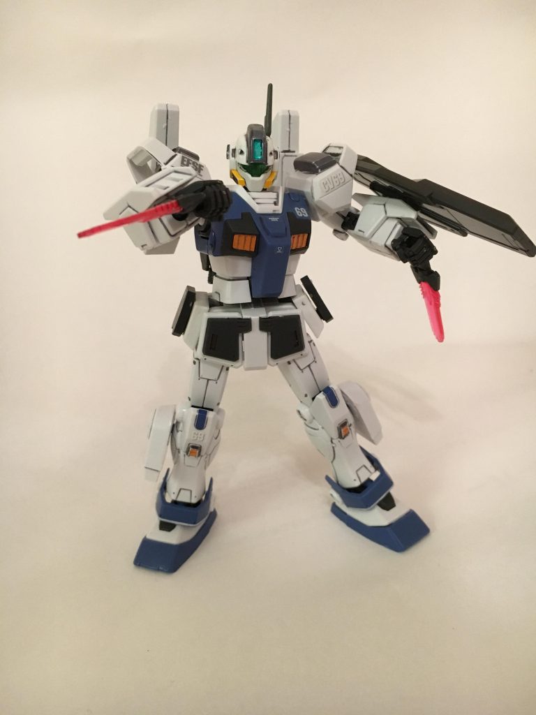 ビームダガーは腰に装備してます。腕にはイージーアームズのガントレットを装備。