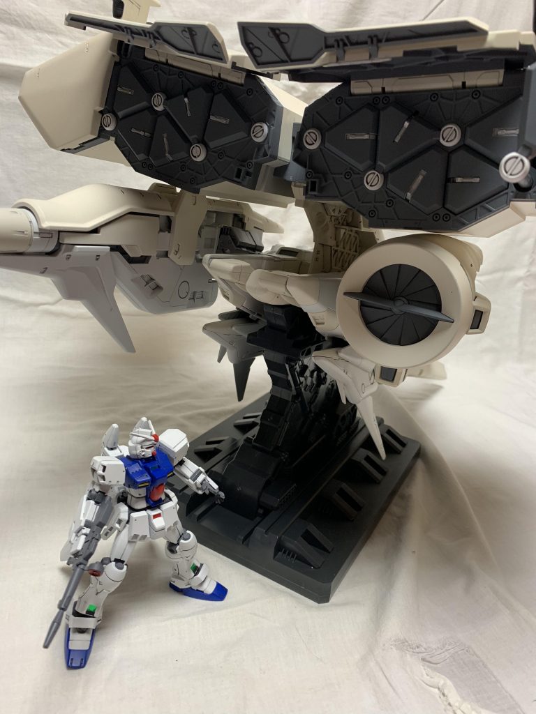 ステイメン自体も肩関節と腰関節をボールジョイント化
現在のガンプラの可動域に近づく様改造してあります
ただ腰関節のボールジョイント化で座高が伸びた為、オーキスへの収納に干渉し易くなりました