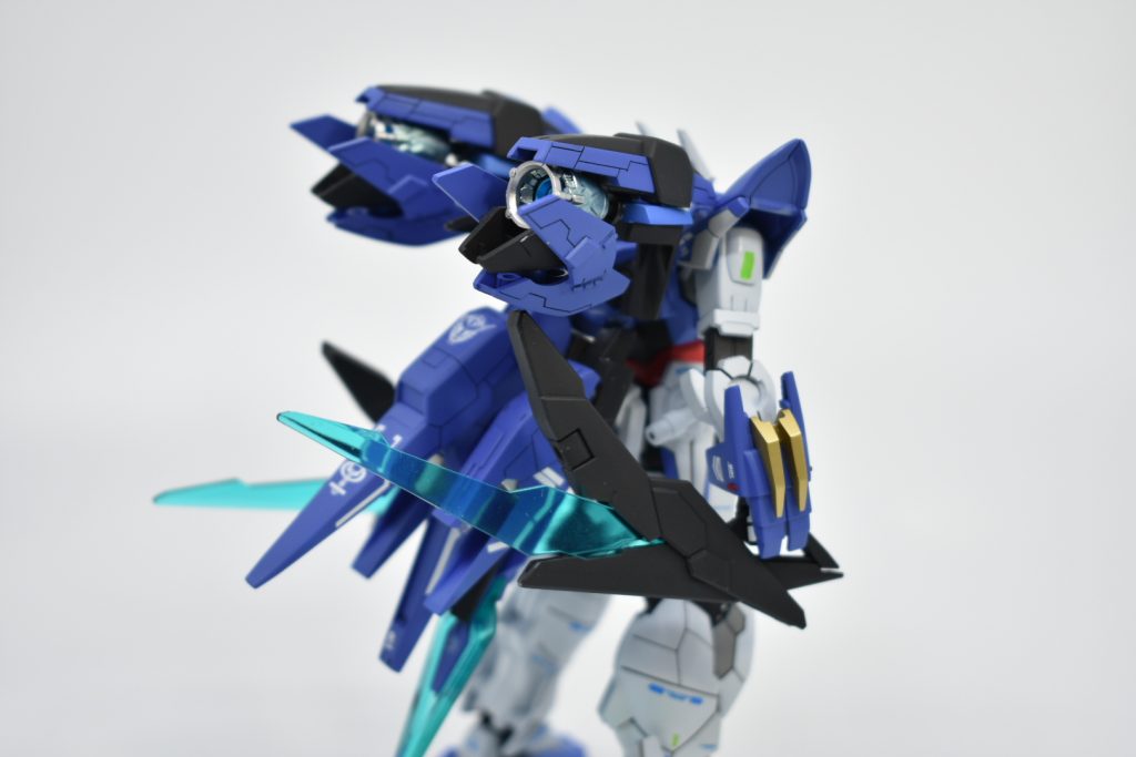 背面①
主武装はGN-スラッシュソード