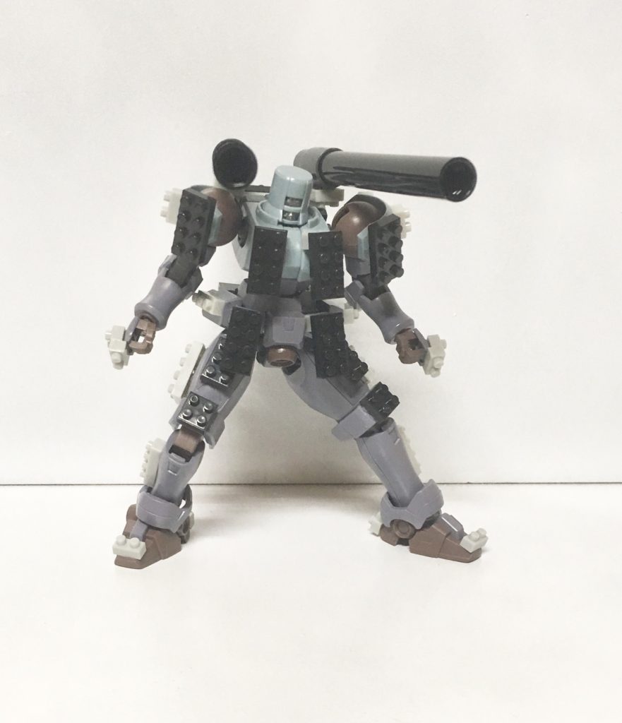 タイプキャノン
大型のバズーカ砲を装備した砲撃機体
距離を取り強力な砲撃を行う遠距離タイプだが、近接戦闘用の武装を持っていない事が多い