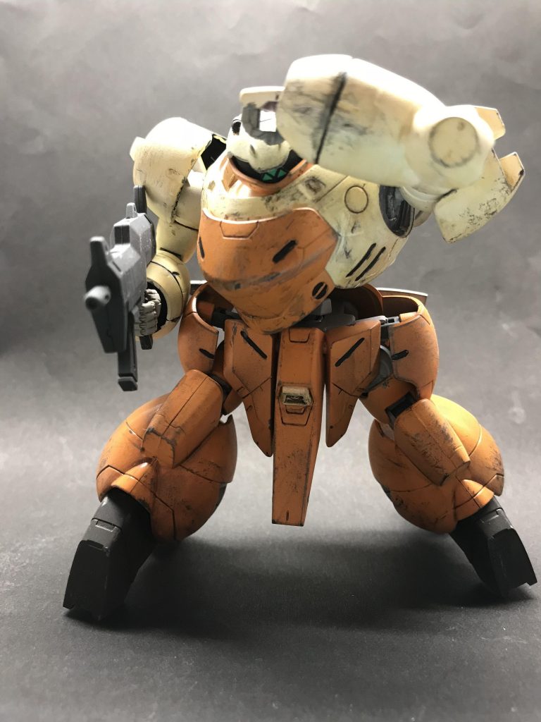 90mmマシンガン。阿頼耶識により直感的に動かせる反面人間由来のクセも出やすいと思い、右腕より身をかばう時に使うであろう左腕を重点的にヨゴシました。