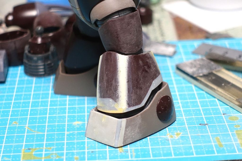 スネ・足の変更です
ウニョウニョラインが好みでないので
こちらもカチッとラインにしました
面はふっくらを維持しつつえっじを出してます