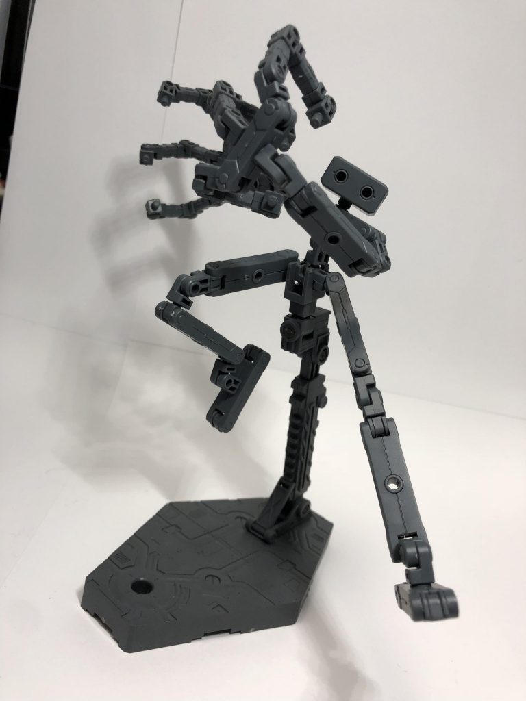 ガンさんのライダーキックっぽいポージング