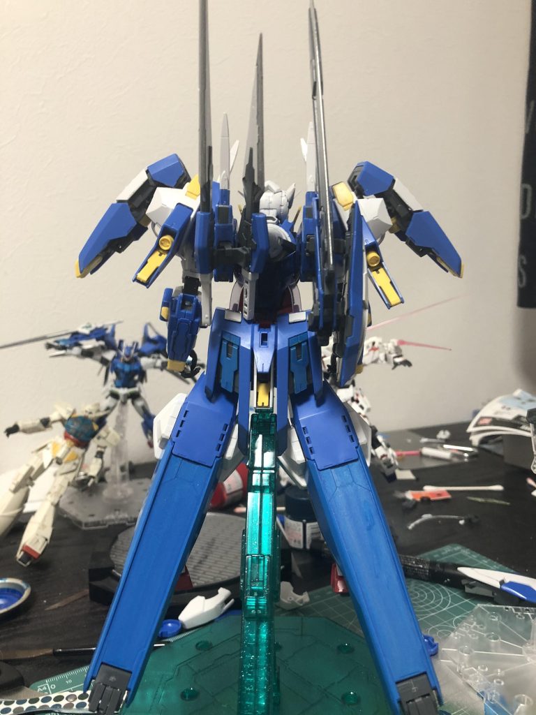 各武装は背部に格納。（シールド装備するの忘れてました）