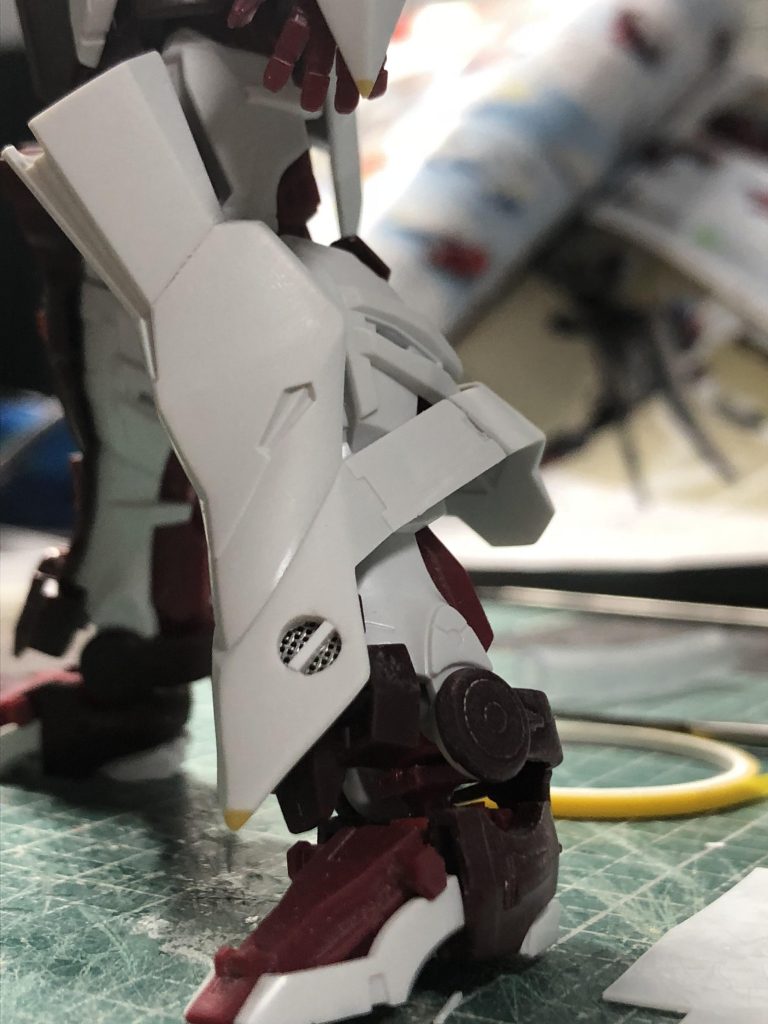 ディテールアップはほとんどこれくらい穴を開けてプラ棒でマイナスモールドを作り裏にメッシュを仕込みました。