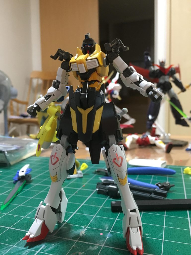 最初は膝から下もバルバトスを使おうとしてたけれど、接続がいい方法思いつかなかったのでシュバルツリッターのをそのまま使うことに