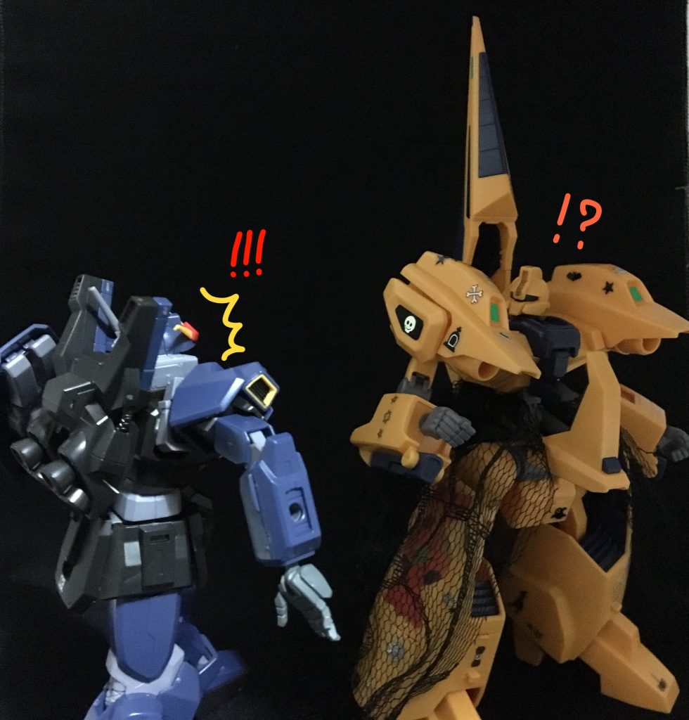 「おい! なんか肩のところ光ってるぞ!」
「え? うわっほんとだ!?」
「「こわい!!!」」