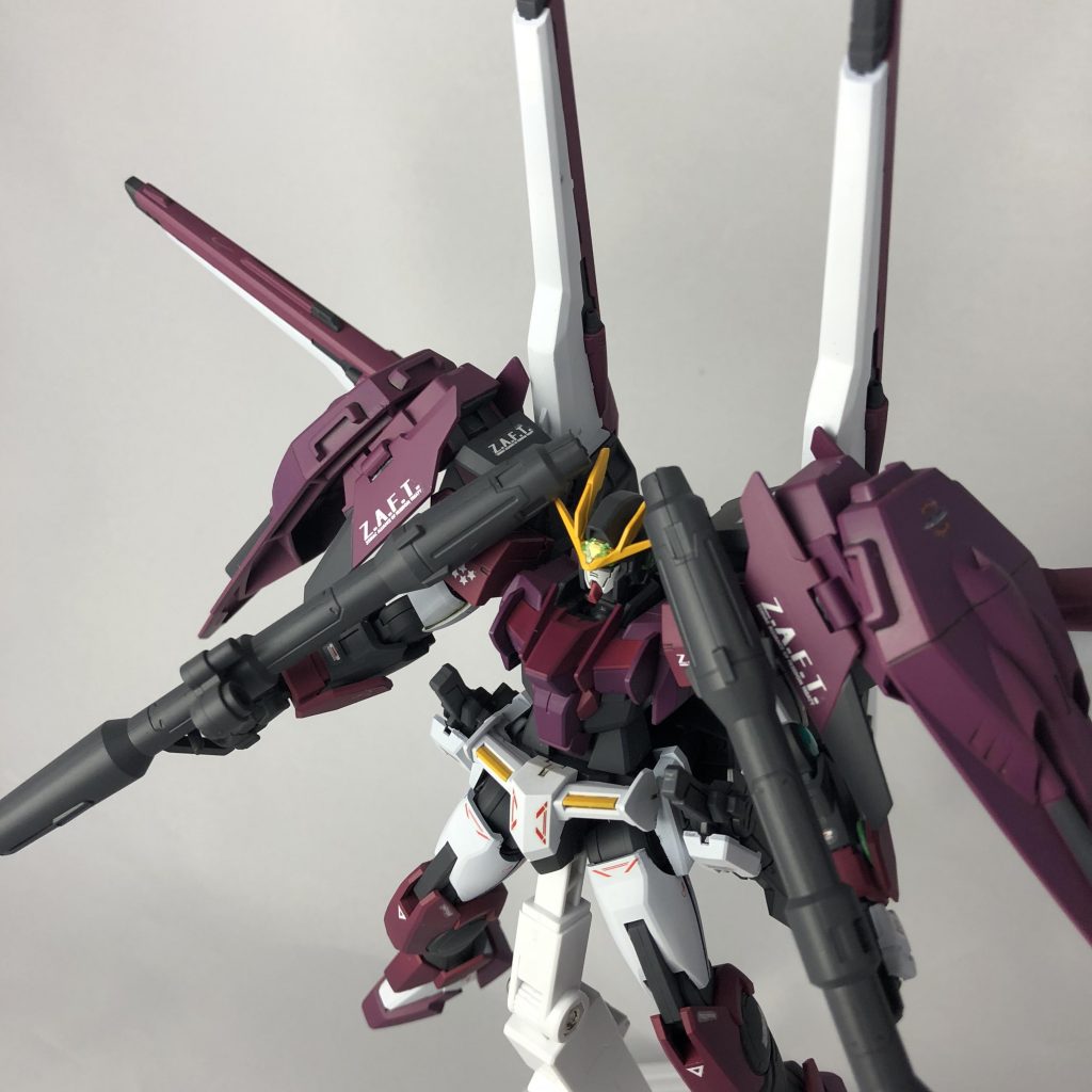 トップに装備が多いのもあるのですが、僕は上から見た時のダブルオーダイバーのパーツラインが好きなのでこのカットがとても気に入っています。