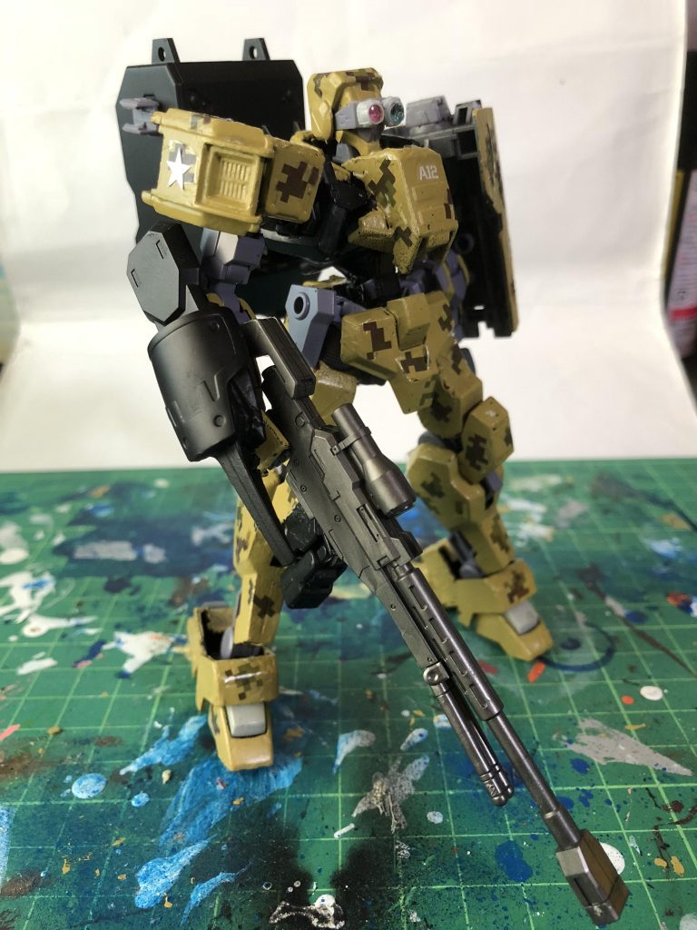 武装は偵察支援機なのでGNスナイパーライフル、ガントレット、クロウシールドを装備しています