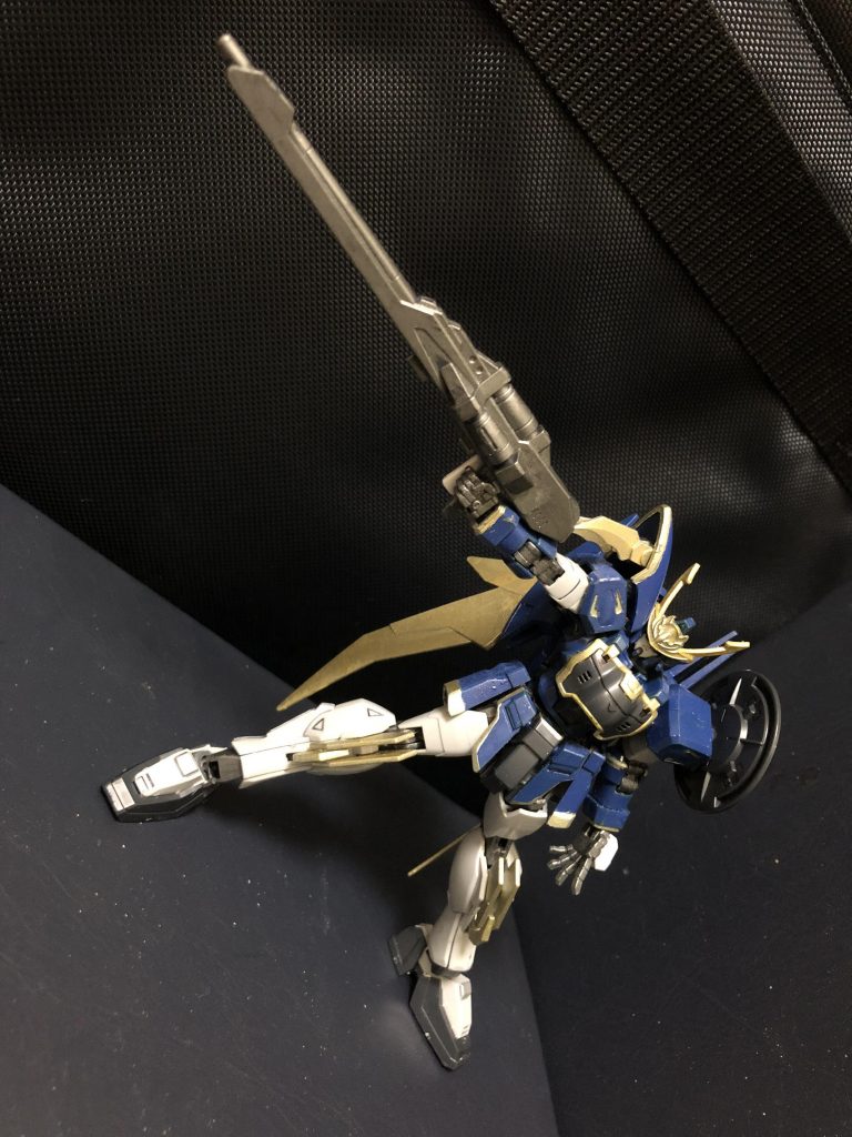 錬狼「クッッソお!こうなったら、こっちの奴をおお!」
竜飛「何!」
ユッキー「こっちに来たあ!うわあああ!!」
錬狼「ハハハハハッ!もう間に合わん!」
ユッキー「え?ビームライフル??」
錬狼「バカが!ビームなんか効くかあ!」
竜飛「何か勘違いをしているようだな...。コレはビームでは無い。」