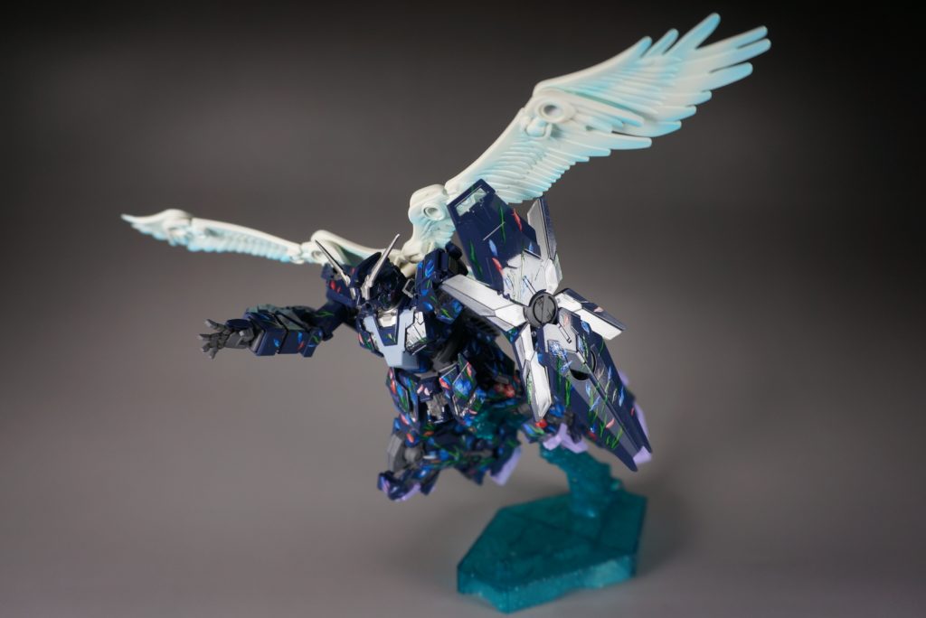 花が描かれてるボディは半光沢。他はつや消しコートしてます。