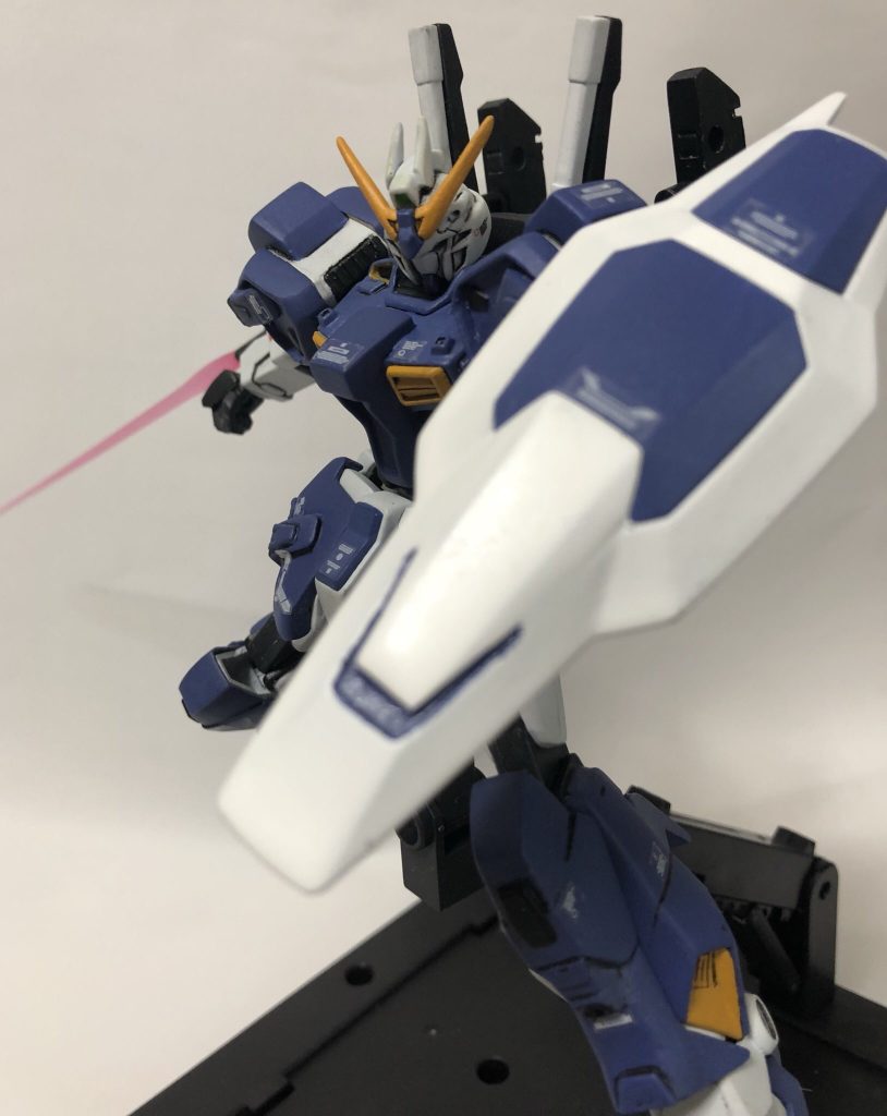 腕のガトリングは銃身をゼータのライフルにして、ビームサーベル兼ビームガンという設定にして製作