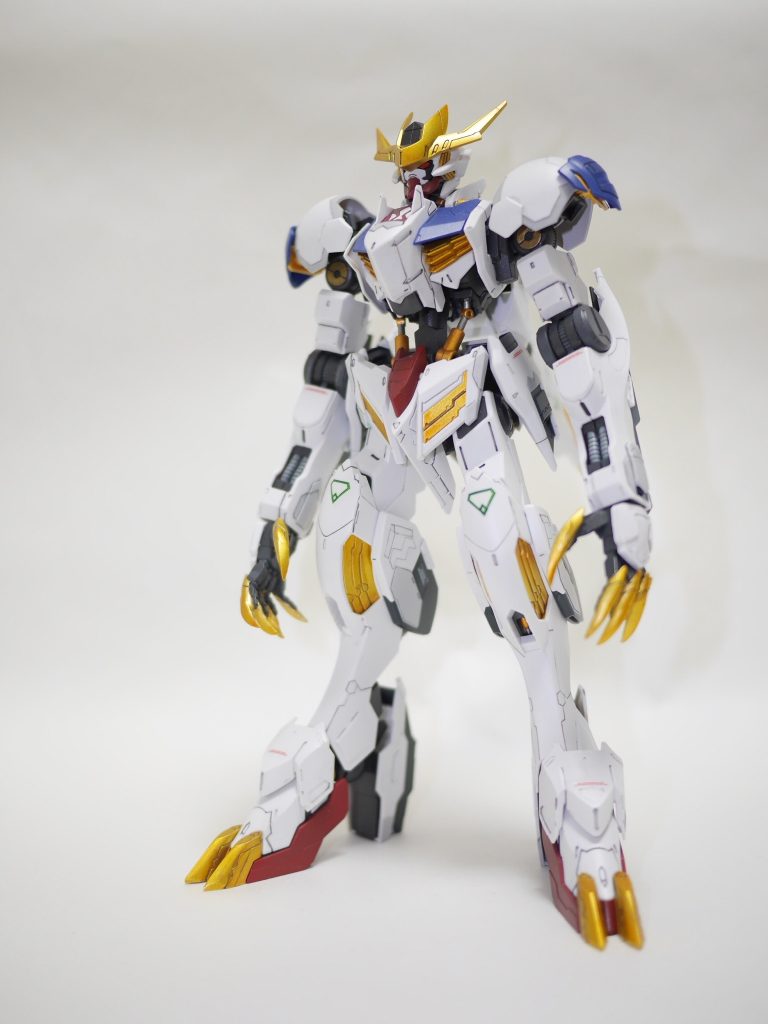 明るいところで棒立ち