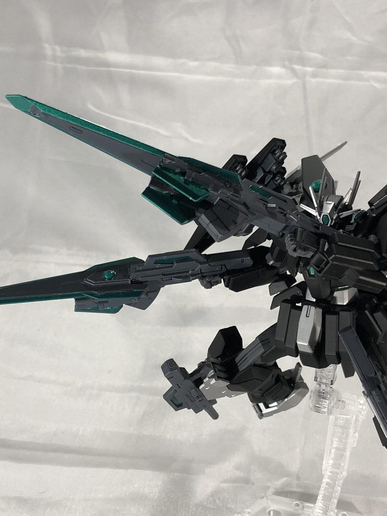 GNアサルトサイドブレードガンは基本的には「切る」ためではなく「防ぐ」ために使用するのが主ですが、横払いで切ることも可能です。