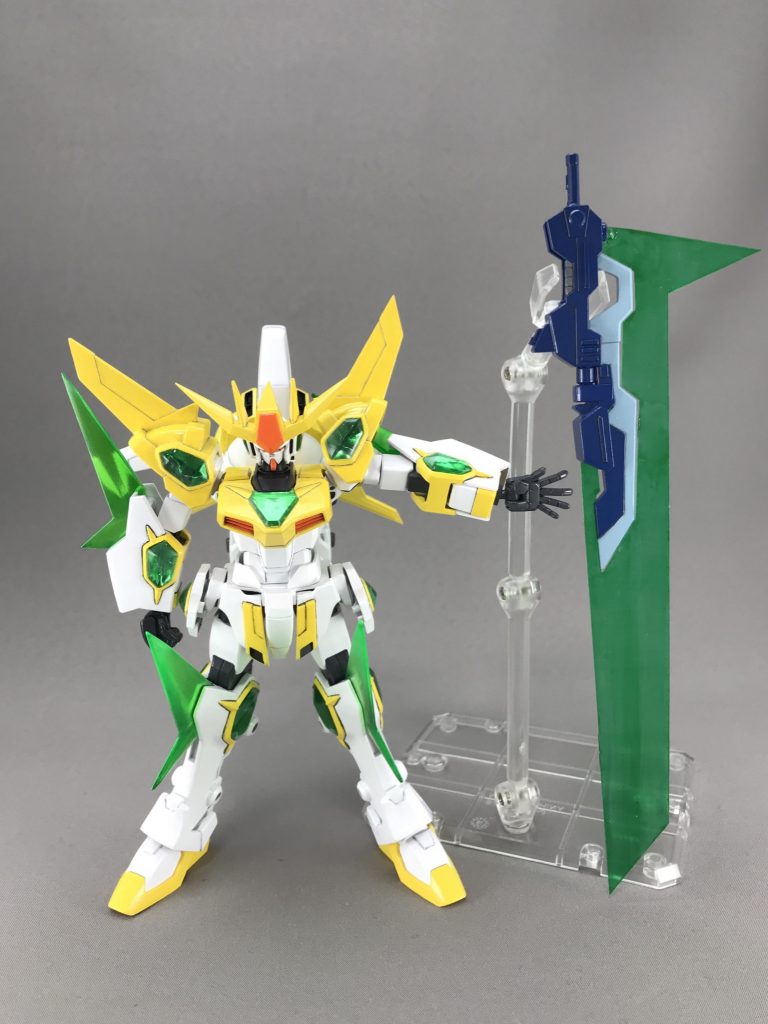 大型サーベルは迫力が出るよう背たけ以上の大きさにしました。