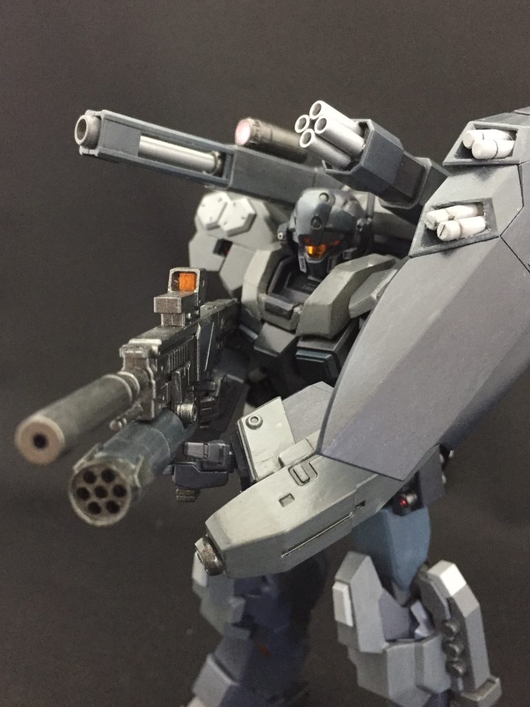 武装を持ってポージング。ライフルはノーマルジェスタのグリップ部にミサイルランチャーを設置