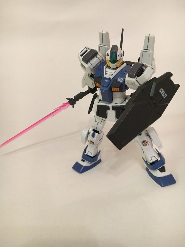 高出力ビームサーベルを装備。コトブキヤのサーベルのまんまです。このサーベルが似合うジムを作りたいと常々思っていたのがやっと実現しました。