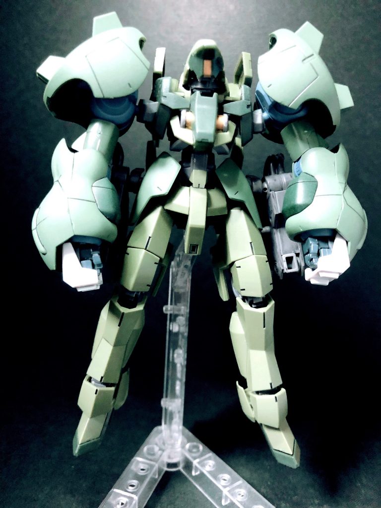 マッチョな兄をモチーフにした機体にいつも無愛想だけど密かに兄を尊敬している弟が乗り込むという妄想の元、こんなマッシブな形になりました!