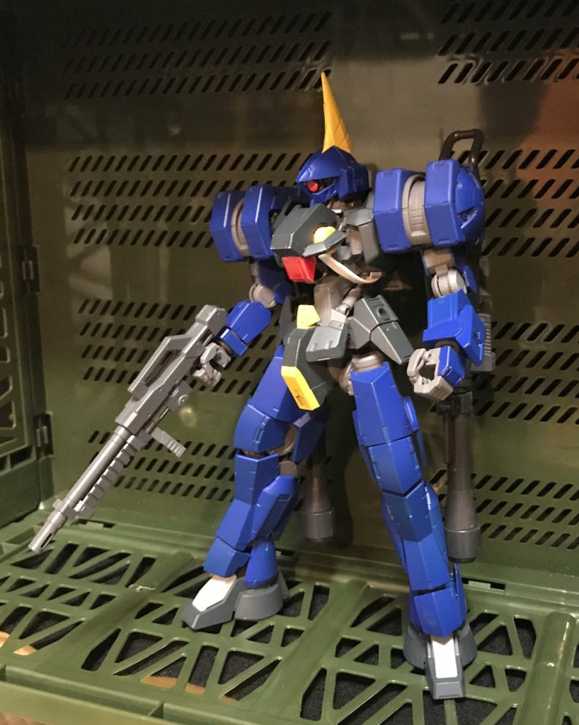 両肩にグレイズ改のキットからバズーカを装備してキャノンタイプに