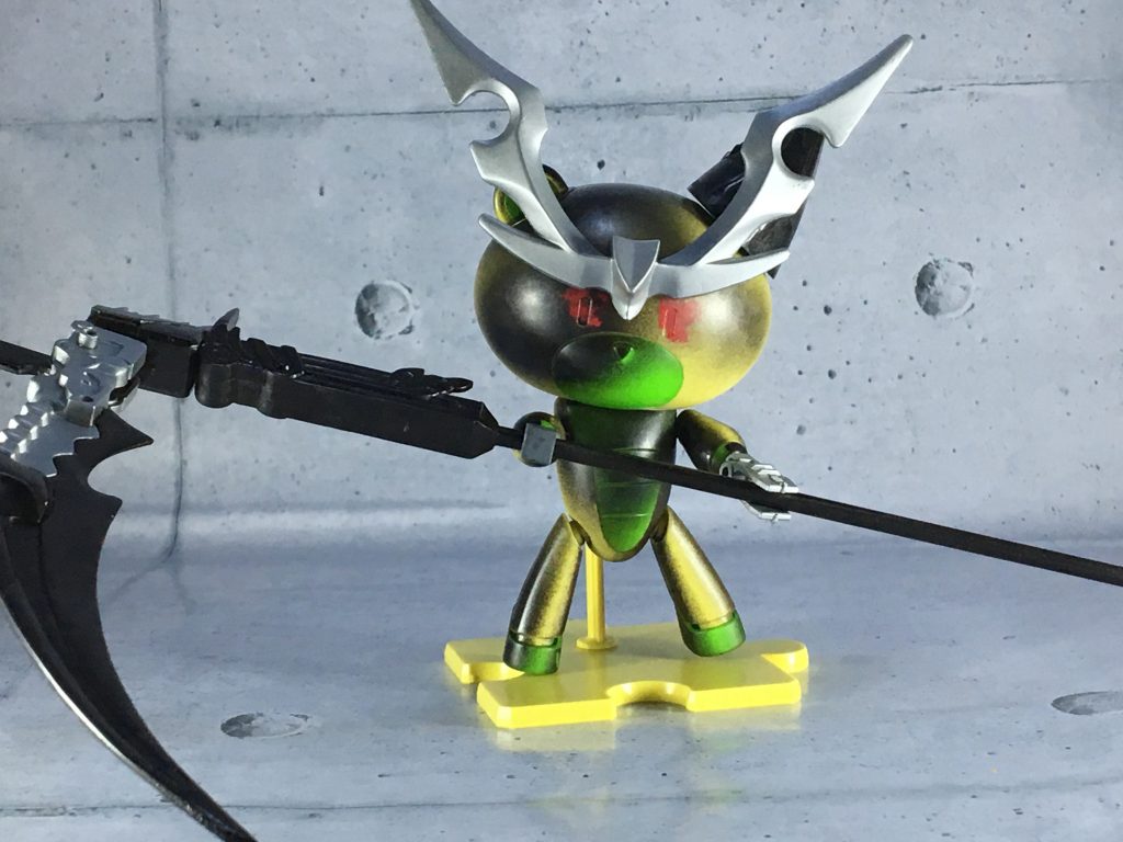 使用したキットは、主に3つです。
本体はキャラッガイのフミナ、大鎌とクワガタが魔刃頑駄無からです。
左耳は魔星(ますたー)大将軍の兜からパーツの一部を加工したものを取りつけております。