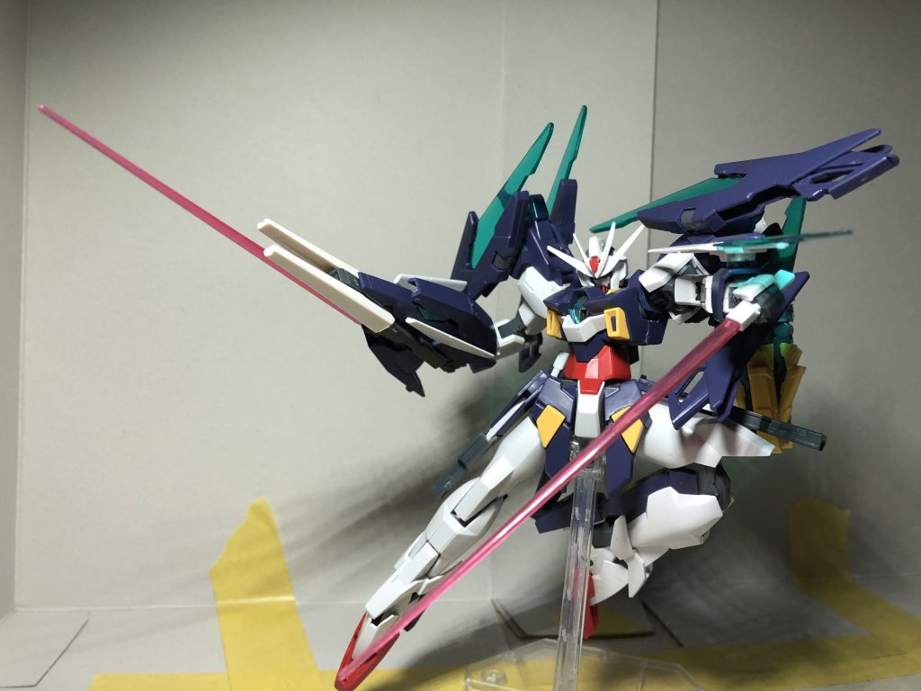 武装はハイパードッズライフルマグナムの銃口をちょい改造し下部にビームサーベル発生する部分を追加。イメージはアカツキのビームライフルやGP01のビームライフル