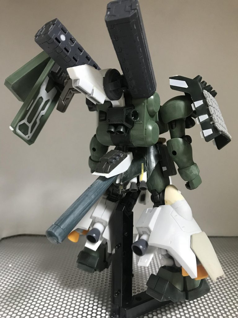 塗装前本体。

全体的なバランスはとても気に入っているのですが、塗装の方が雑なんでいつか作り直したいです。