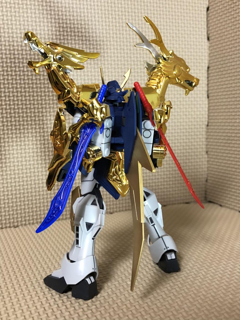 リア
剣は爪に引っ掛けてマウントしてます