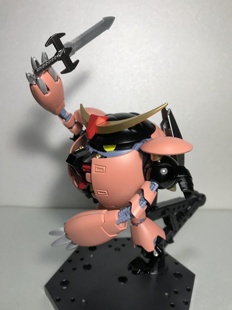 真悪参のパーツを切って貼っつけて甲冑のように仕立てています。