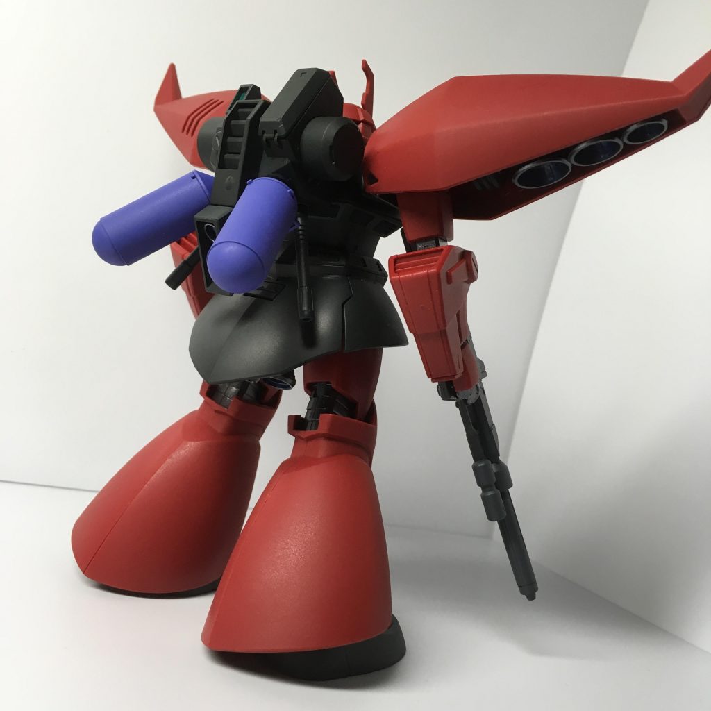 コクピットとタンクはオリジナルっぽさを出したくてブルーバイオレットで塗りました。