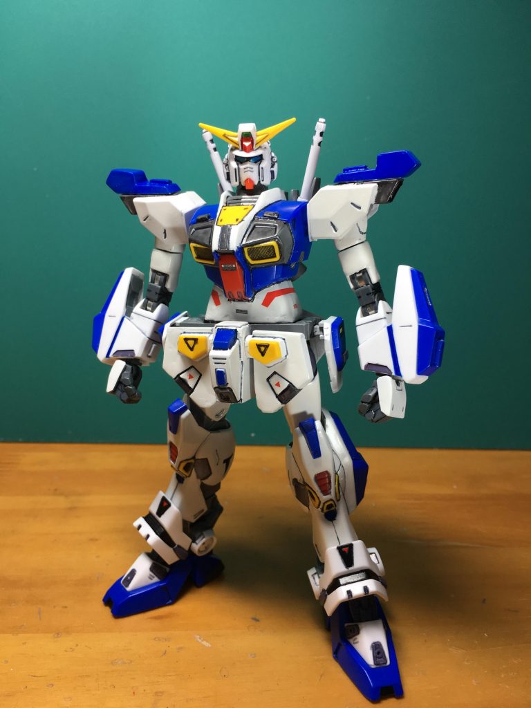 　今回の工作ポイントは、共通点は合わせ目消しとスジ彫りの彫り直し。部分ごとでは
顔：アゴの形状修正
胴体＆腰：可動化と延長、アーマーの形状および接続方法変更
腕：肘の二重関節化と手首の関節変更
足：足首とアンクルアーマーの可動部修正、太腿内ポリキャップ位置変更
と、書くのは簡単ですがマジで四苦八苦しました。強度と形状の両立には大変頭を悩ませました。