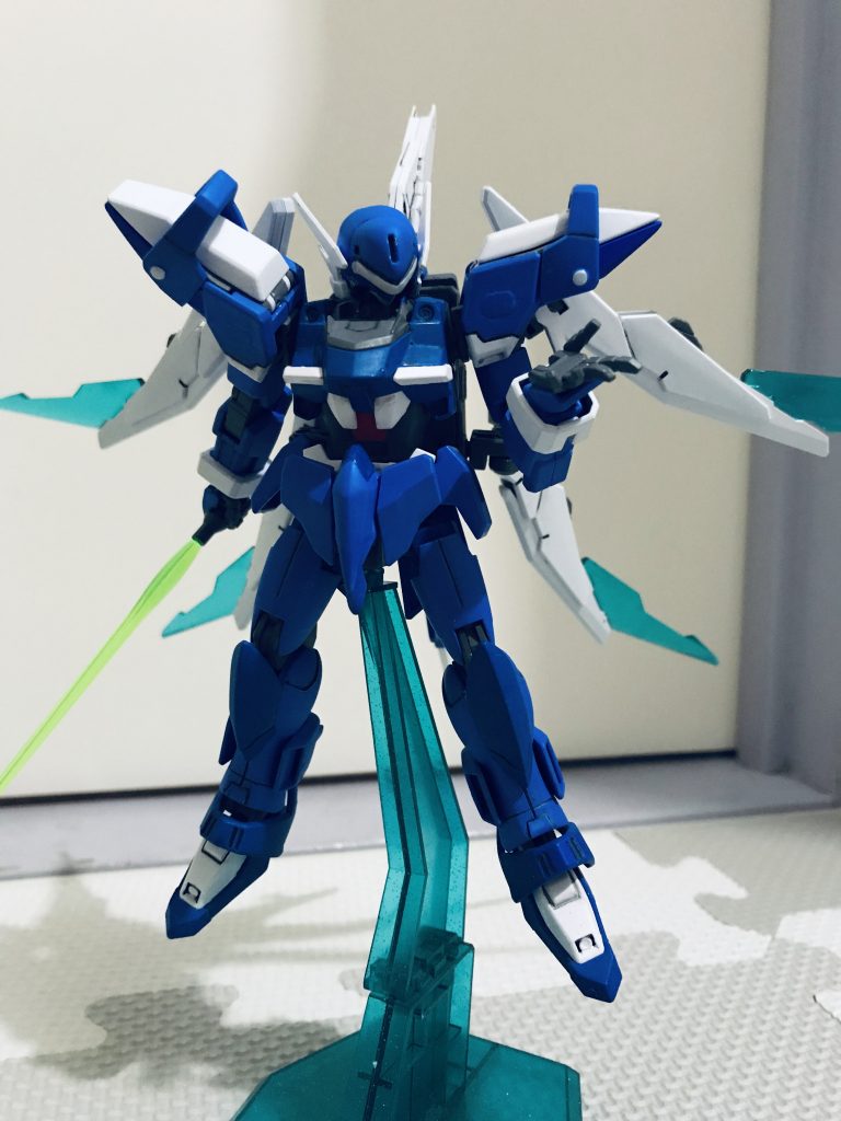 頭=モンテーロをベースにケンプファーのパーツとパテでニコイチにしてます。頰にはセラヴィーシェヘラザードの物を使いました。
胴体=ルナゲイザーを使用し、腰のフロントアーマーは忍パルスの物を使用してます。