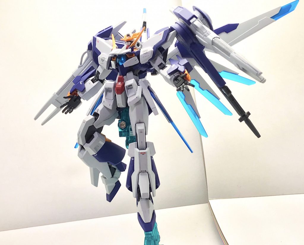 GNホーミングレーザー。GNロングレンジカノンに格納されている武装であり、発振した全方位レーザーを腰のCファンネルを用いて湾曲させ、擬似的な追尾機能を実現している。そのためホーミングと名は付いているものの、その半分ほどはハッタリである。