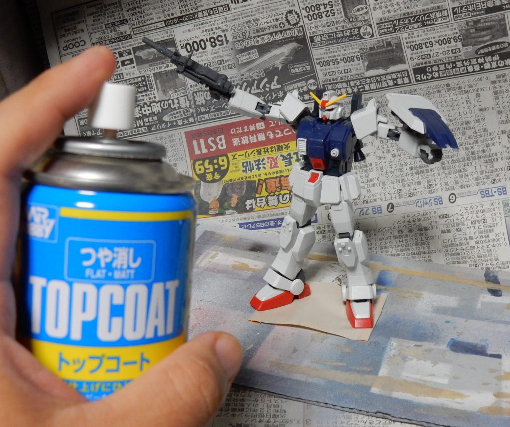 準備が出来たらおもむろに全身に水性つや消しをオラッと浴びせます。
乾燥後、アクリルガッシュで色の足りてない部分を部分塗装。