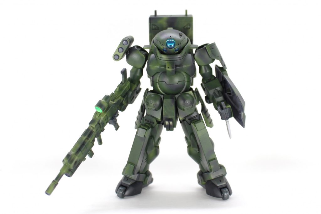 初めて迷彩塗装に挑戦してみましたが
難しすぎました笑
足の武器を隠し収納してる箇所の
膝部分はカバーを作成して露出部分を隠してます