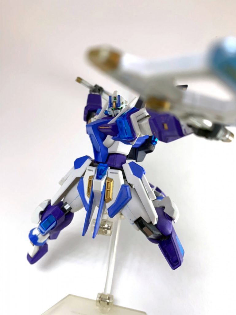 また、持ち手を変えることでハンドアックスへ。