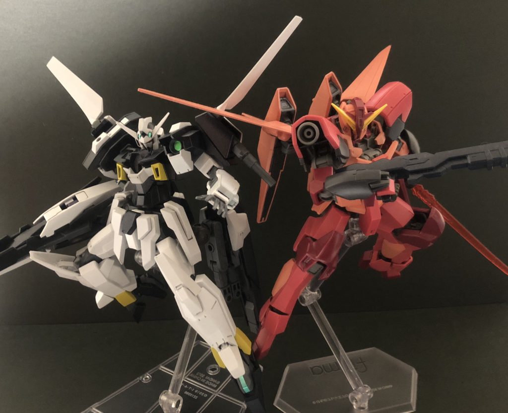 過去作＜[グレイズガンダム](https://gumpla.jp/hg/63527)＞と戦ったり、共闘したり。
色合い的には主役機とライバル機って感じですね。

作品が増えると絡ませて遊べるので楽しいです。



以下、製作途中の画像です。
