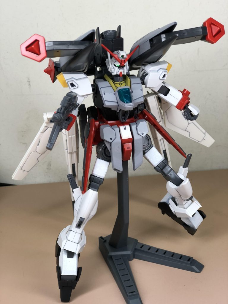 背中のバインダーも展開して高出力ビーム砲フォルファントリー発射形態に