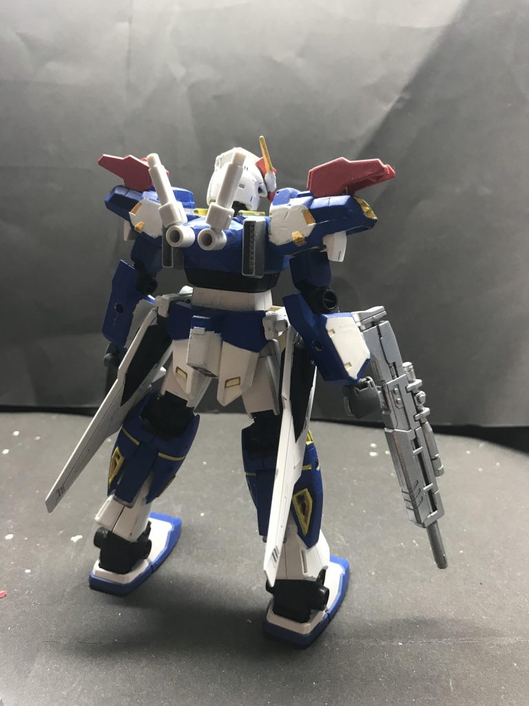 バック。変更点として背部にスラスターを取り付けました。これはジム時にアッサリし過ぎていたので今回新たに着けました。他にも腰にバインダーが着いていますが、これを取り付けた姿を基本形態としています。